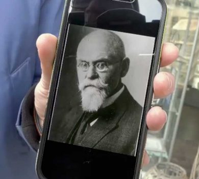 August Müller, wird weitläufig als Erfinder der Kontaktlinse bezeichnet