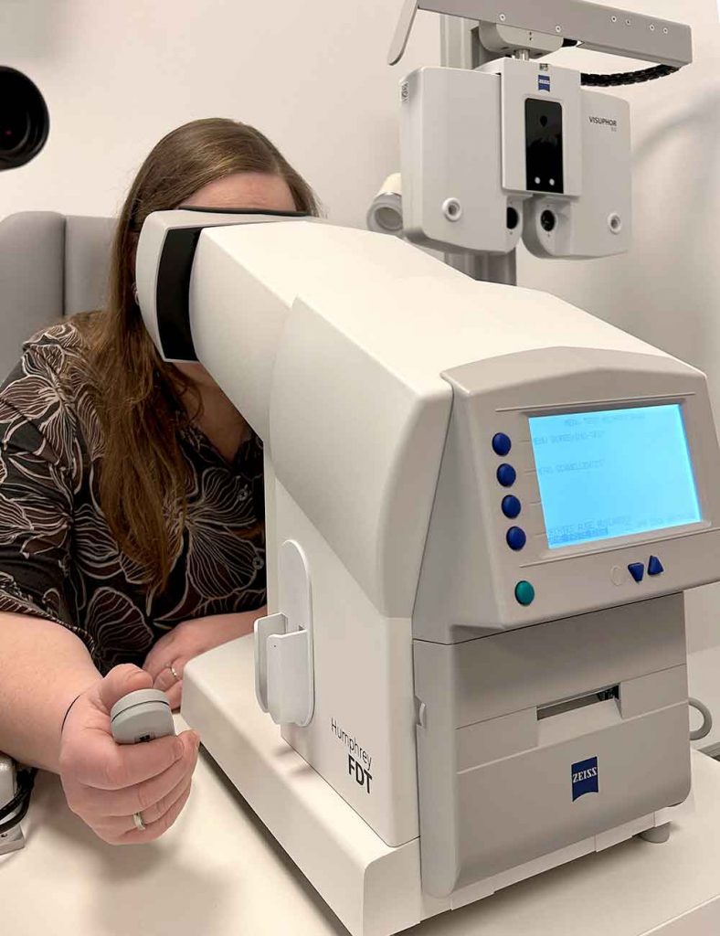 Gesichtsfeldmessung bei Optik Homann